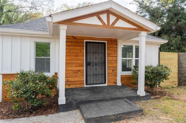 Building Photo - 2040 Penelope St NW