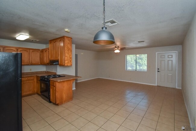 Building Photo - 1101 S Avenue C