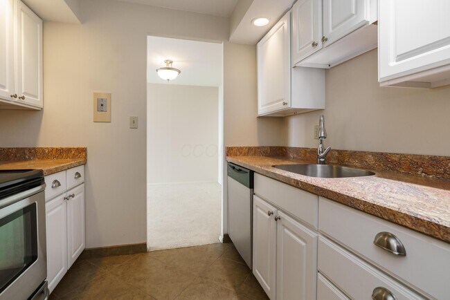 Building Photo - 1000 Urlin Ave