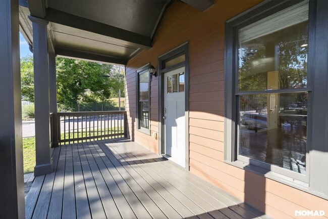 Building Photo - 237 Crumley St SW