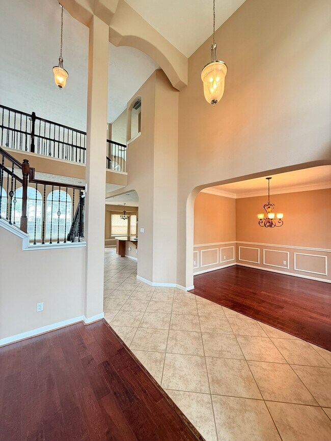 Building Photo - 2214 Jurgensen Ln