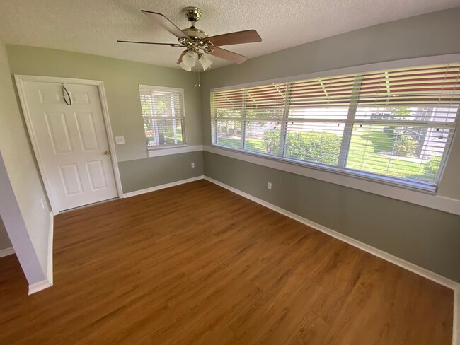 Building Photo - Beautiful Unfurnished, pet friendly home A...