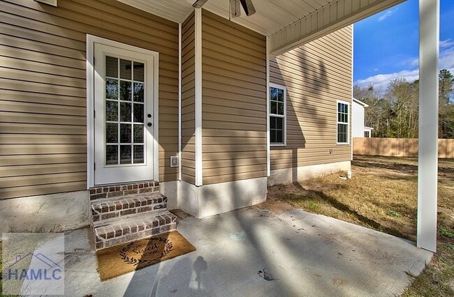 Building Photo - 220 Fairview Dr NE