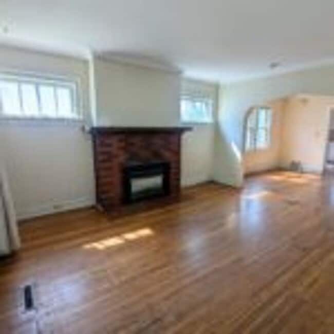 Building Photo - 1307 N 20th Ave E