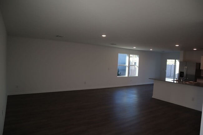 Building Photo - Great Home Great price!