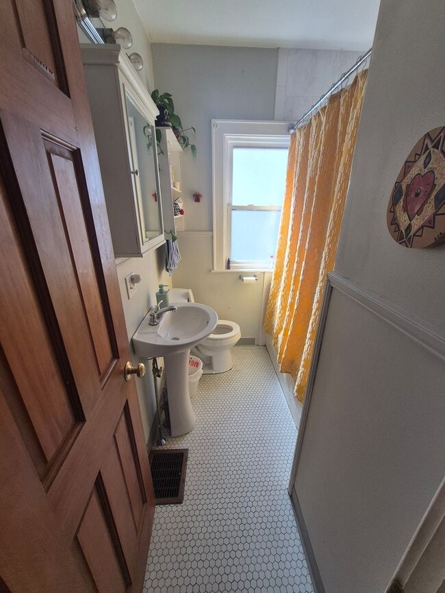 Building Photo - Cute 3 Bed House in a Great Location