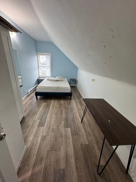 Building Photo - 75 Pinkert St