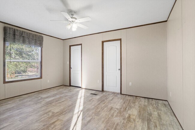 Building Photo - 19218 McLin Rd