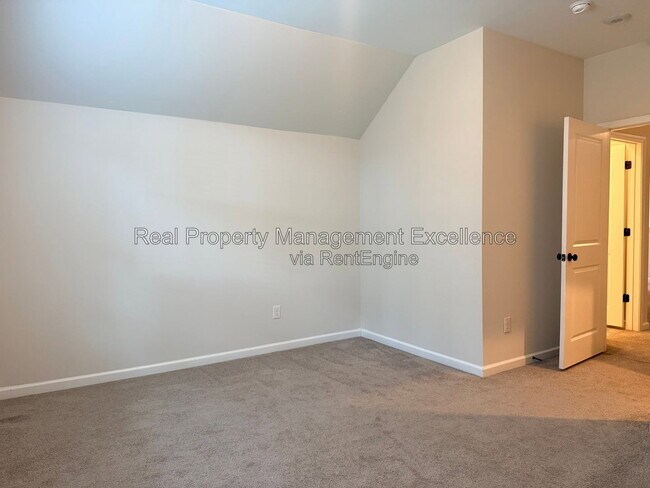 Building Photo - 101 Brody Pne Wy