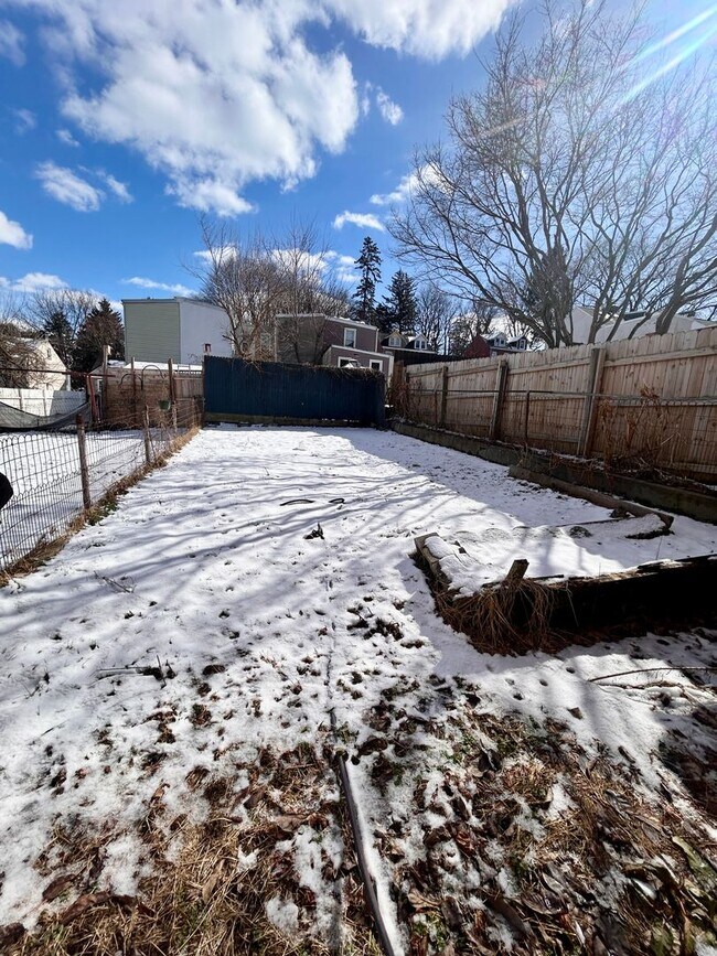 Building Photo - 3-Bedroom Home with Private Yard!