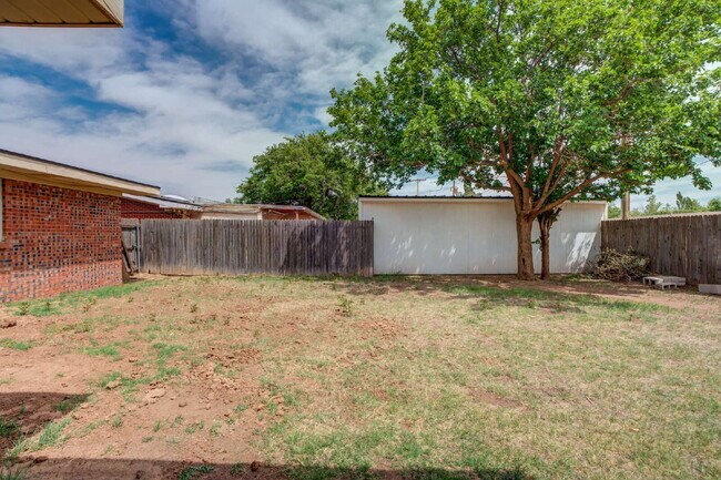 Building Photo - Spacious 3/2 in Central Lubbock!