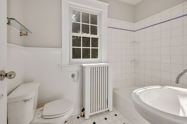 Building Photo - 4 Bed 4 Bath - Bethesda Expanded Colonial - One Car Garage