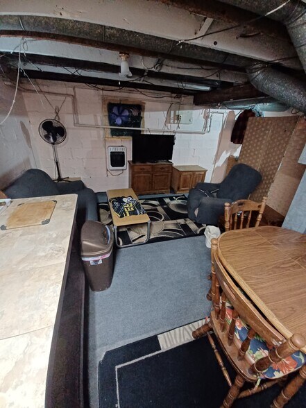 Building Photo - 407 Walnut St