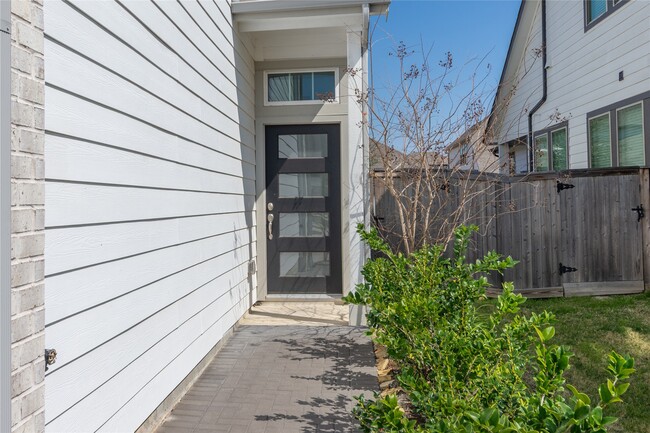 Building Photo - 12946 Rio Mariano Ln