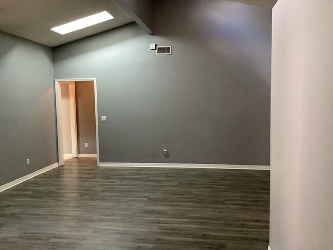 Building Photo - Three Bedroom Two Bath Home in N Lakeland