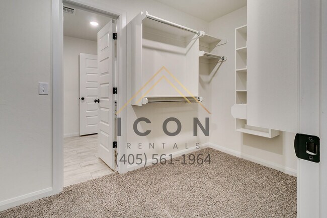 Building Photo - 8429 Stonewood Dr