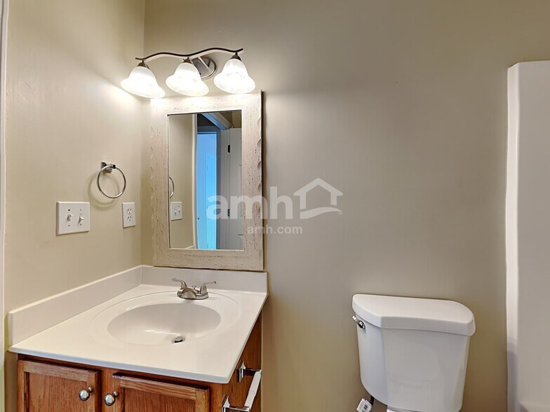 Building Photo - 120 Denby Dr