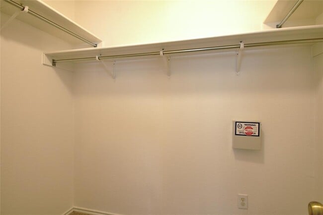 Building Photo - 1107 Thorn Creek Pl