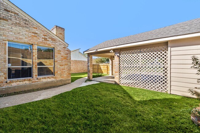 Building Photo - 12805 Westpark Dr