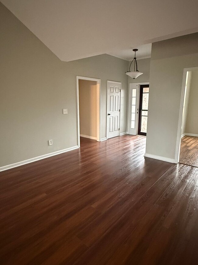 Building Photo - HOME FOR LEASE 4 BR 2 BATH RANCHSTYLE  SPLIT FLOOR PLAN AND OPEN  LARGE  FENCED BACKYARD  CONVENI...