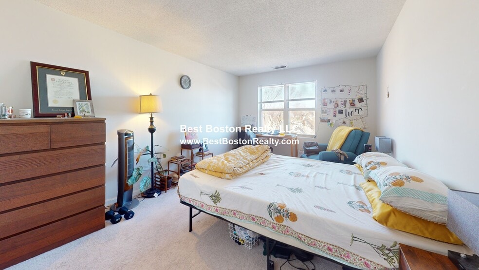 Building Photo - 175 Beacon St