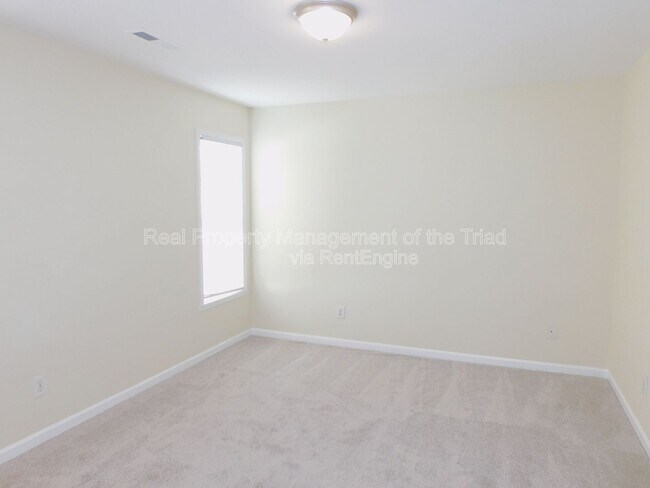 Building Photo - 1856 Oakhurst Park Ln