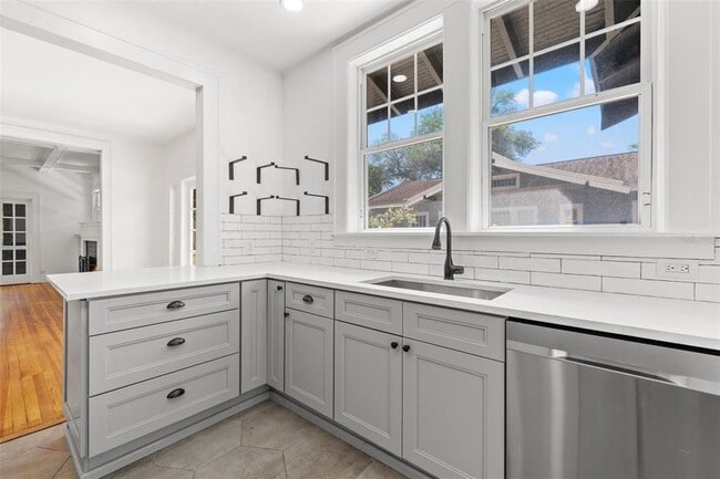 Building Photo - 2830 2nd Ave N