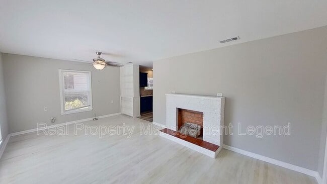 Building Photo - 1107 S Maxey St