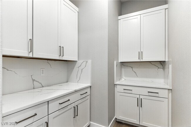 Building Photo - 5073 Slatestone St