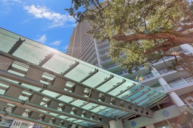 Building Photo - 2627 S Bayshore Dr