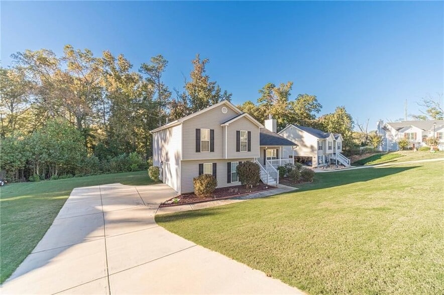 Building Photo - 583 Embassy Walk