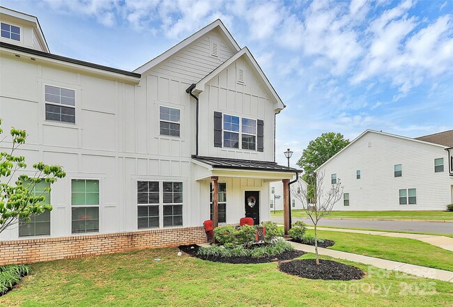 Building Photo - 720 Herlong Ave