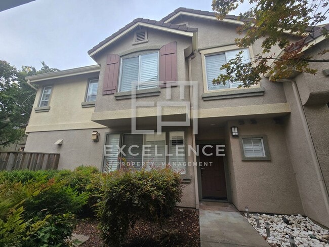 Primary Photo - Beautiful 2 Story Townhouse - Small Pets N...