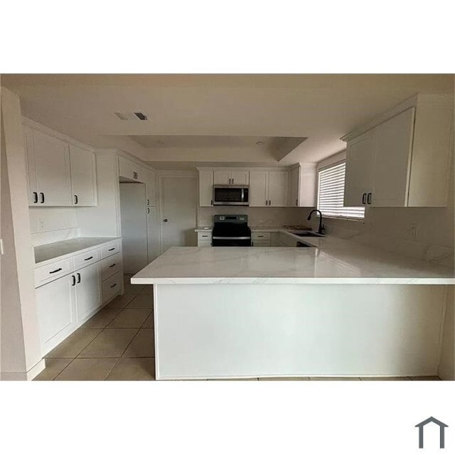 Building Photo - 8848 Oleander Ave