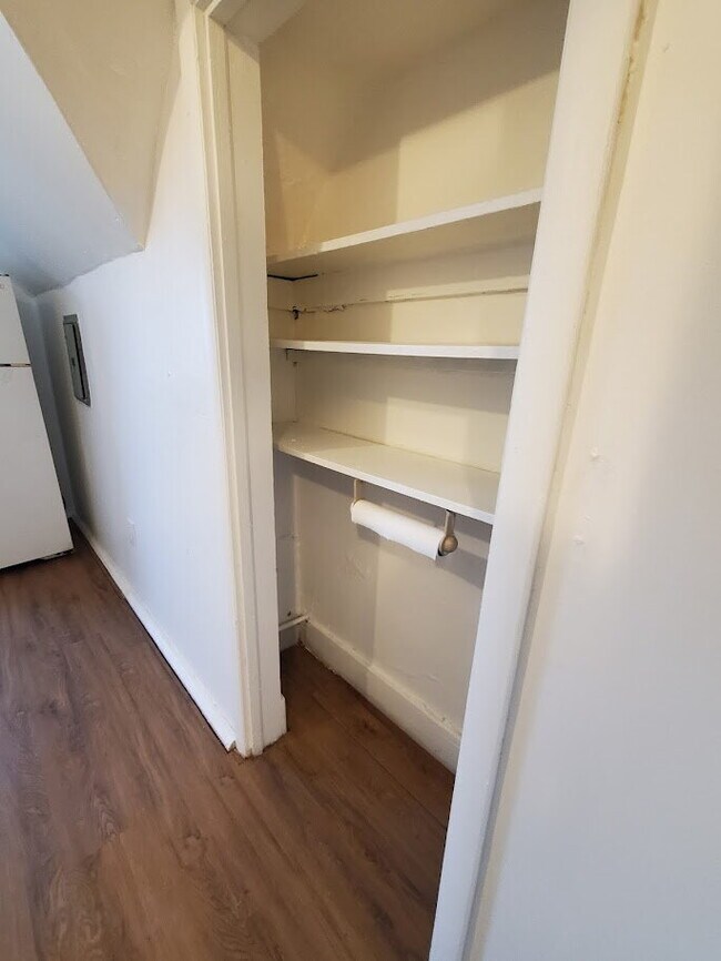 Building Photo - Cozy 2-Bed, 1-Bath Apartment in Westville! Fresh new carpets & freshly painted walls and cabinets...