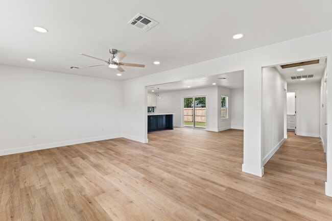 Building Photo - 2701 MacArthur Dr