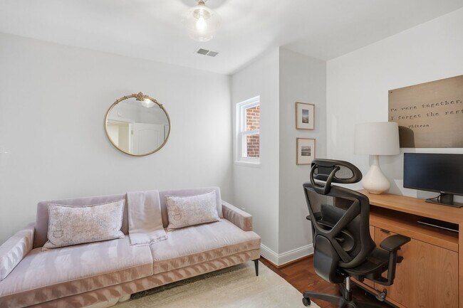 Building Photo - U St Condo | 2 Bed | 1.5 Bath | 975 Sf | Offsite Underground Parking Garage Available for Rent