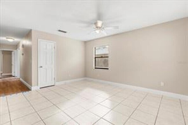 Building Photo - FOR RENT!!! CHARMING AND COZY 3 BEDROOM 2 ...