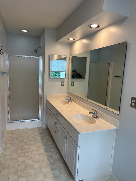 Building Photo - 233 Mossy Oak Way