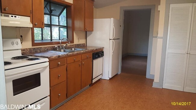 Building Photo - 304 W Orange Ave