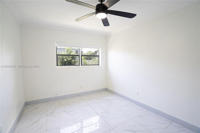 Building Photo - 16990 NE 5th Ct
