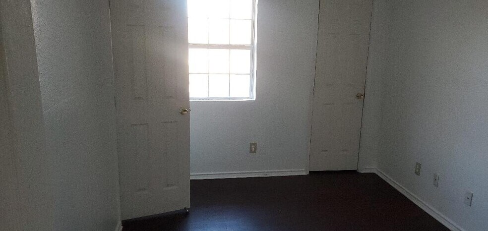 Building Photo - 3416 Wendelkin St