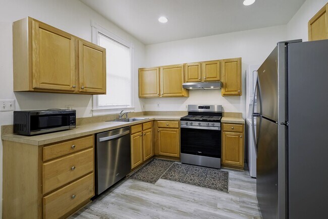 Building Photo - Historic & Charming 3BR Rowhouse near Howard is Move-in Ready!