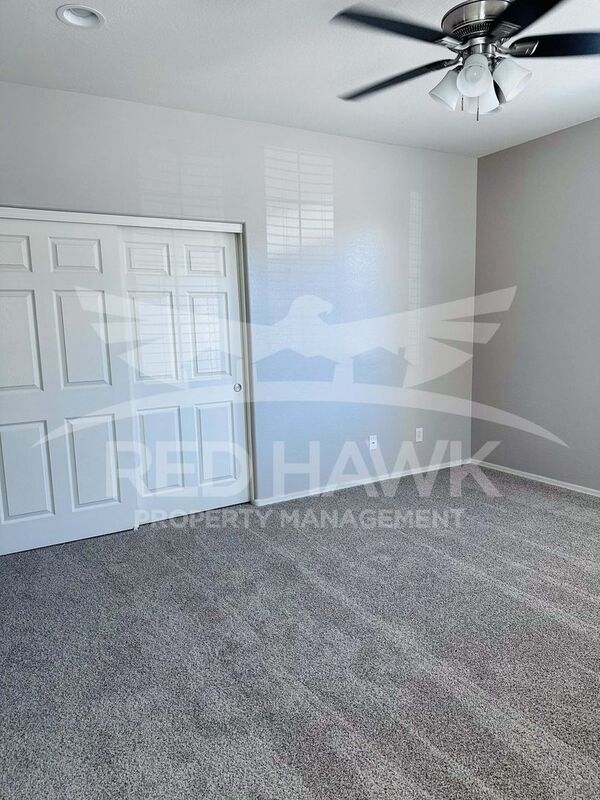 Building Photo - 250 N Sandal