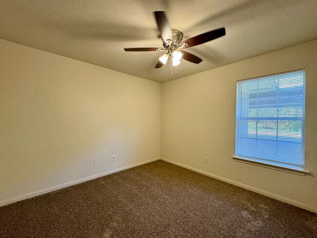 Building Photo - Duplex