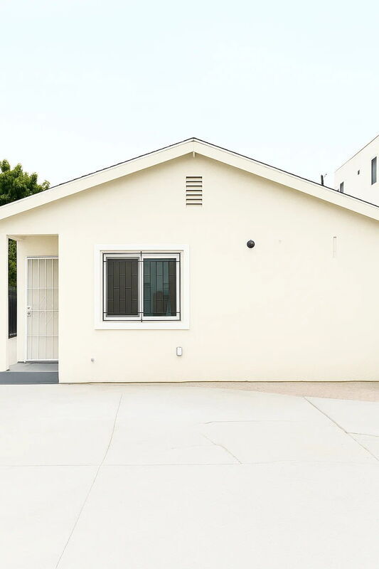 Building Photo - 1325 W 58th St