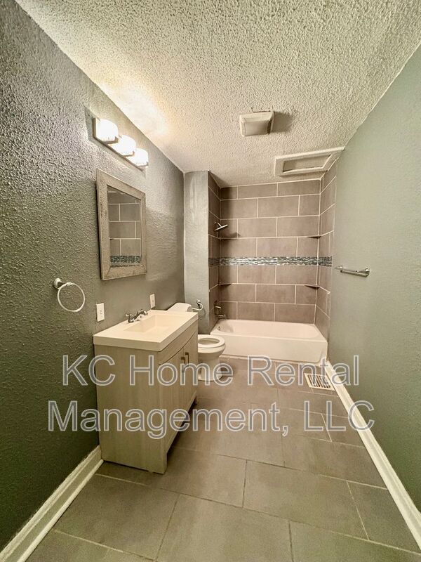 Building Photo - 6103 Walrond Ave