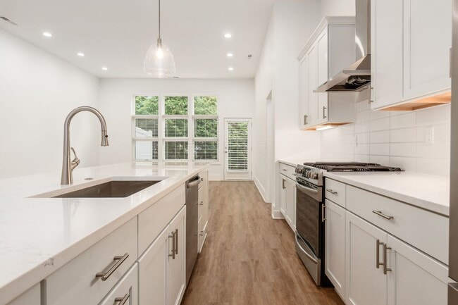 Building Photo - 2978 Bernard View Ln