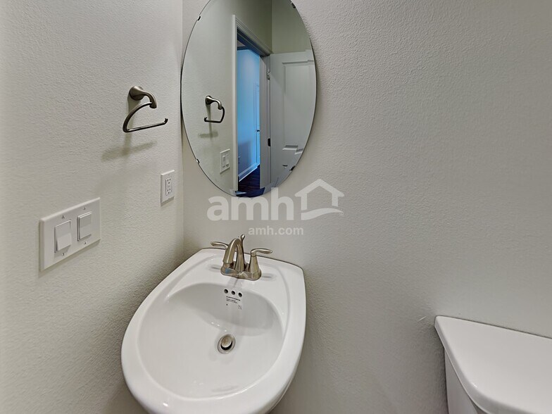 Building Photo - 1026 Summer Stone Lp