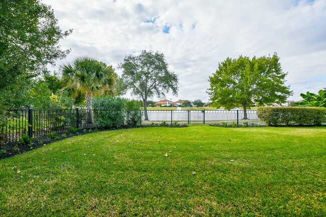 Building Photo - 2014 Flower Garden Ln